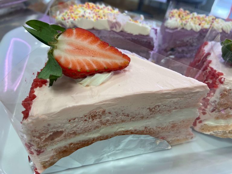 strawberry cake-new
